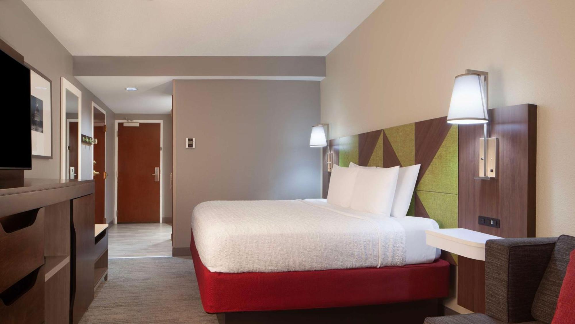 Hotel Hampton & Suites-atlanta Airport North-i-85 3*