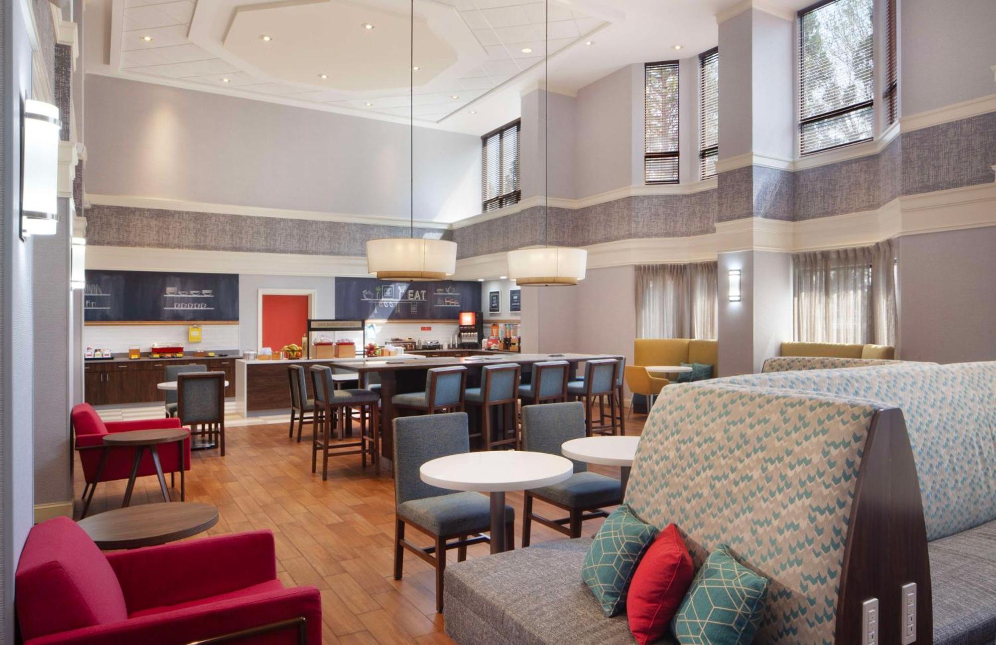 Hampton & Suites-atlanta Airport North-i-85 Hotel